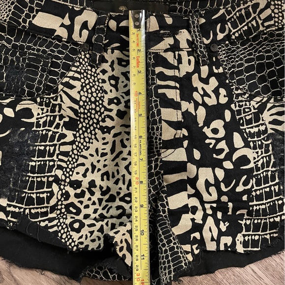Afghan Animal Print Shorts - Picture 3 of 8